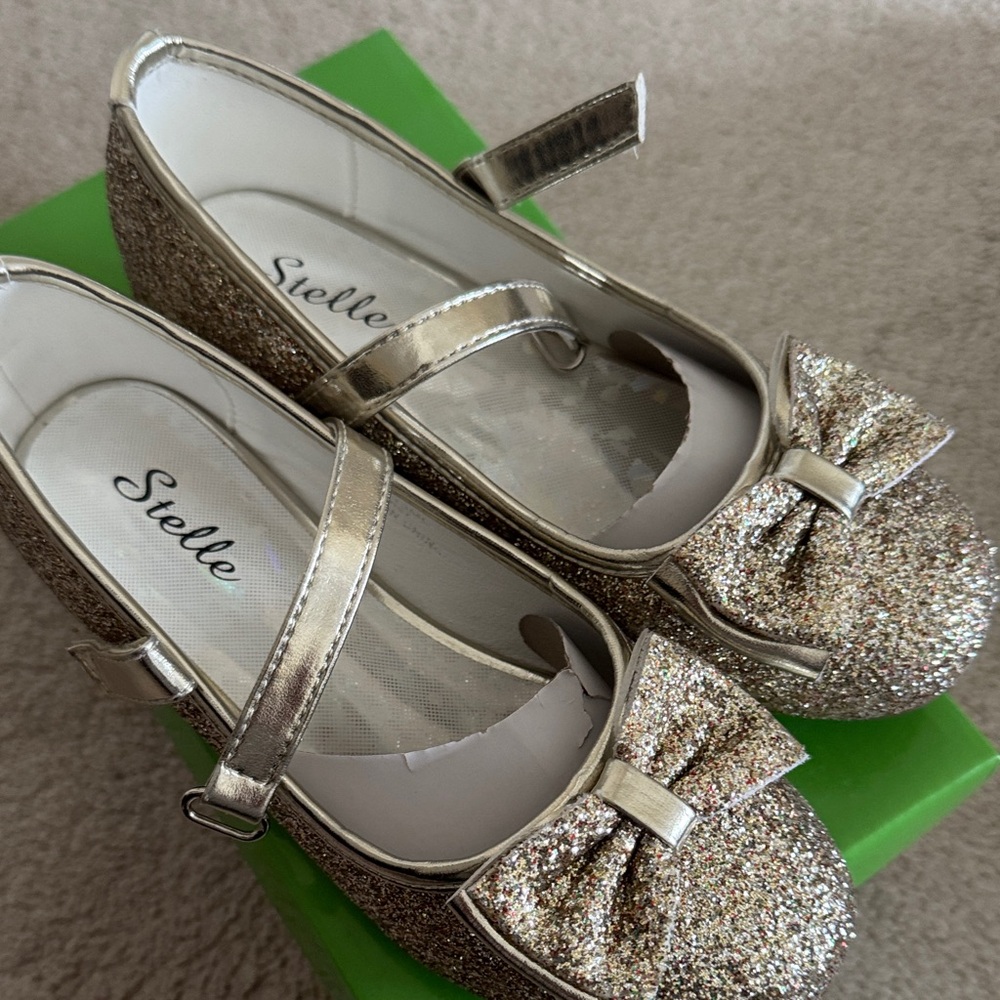 Stride Rite Girls Gold Glitter Mary Janes with Bow Strap